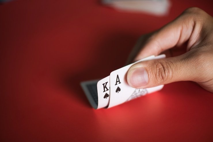 Layar meja permainan langsung turbospin menampilkan Blackjack dengan dealer hidup
